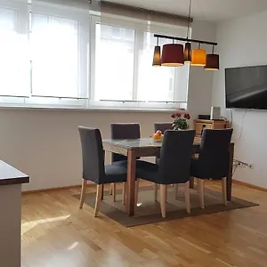 Moderne Maisonette Mit Terrasse Wien