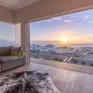 small-bay-beach-suites.hotels-capetown.com/